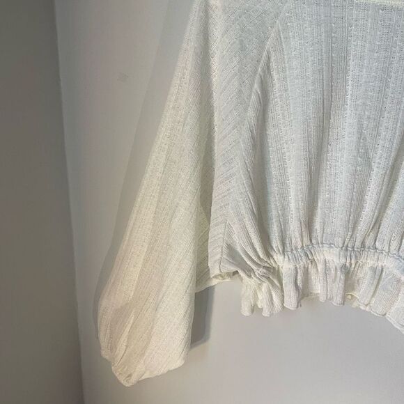 En Creme Dolman Batwing Sleeve Cropped Poet Gauzy Top. Creamy White, Medium - Picture 4 of 8